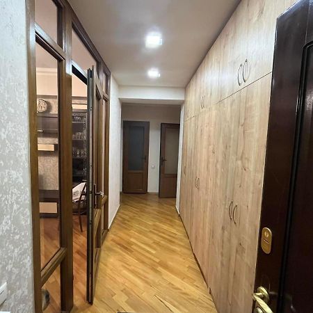 יירבאן Large Cozy Apartment On Beginning Of Komitas Ave מראה חיצוני תמונה