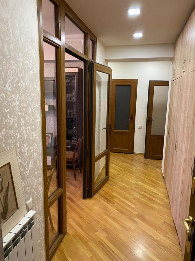יירבאן Large Cozy Apartment On Beginning Of Komitas Ave מראה חיצוני תמונה
