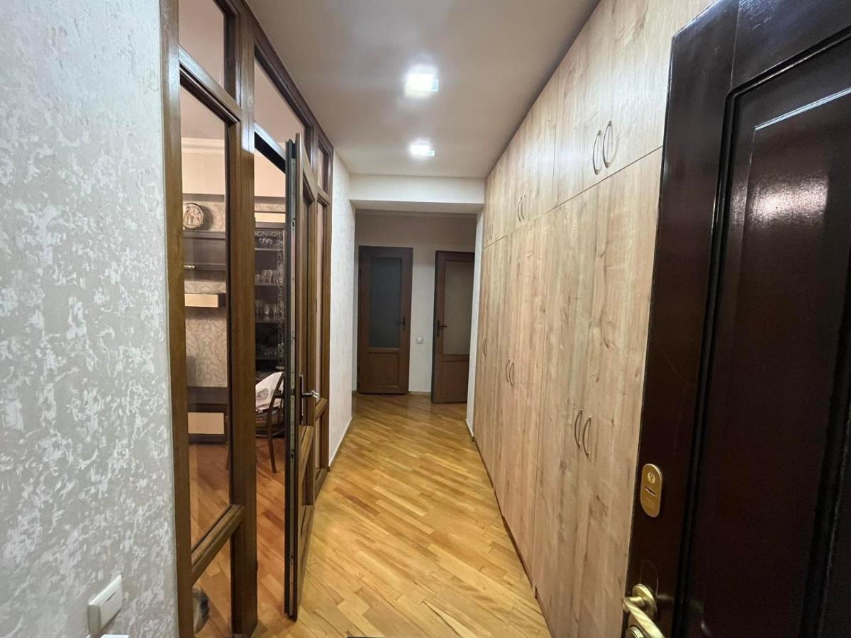 יירבאן Large Cozy Apartment On Beginning Of Komitas Ave מראה חיצוני תמונה