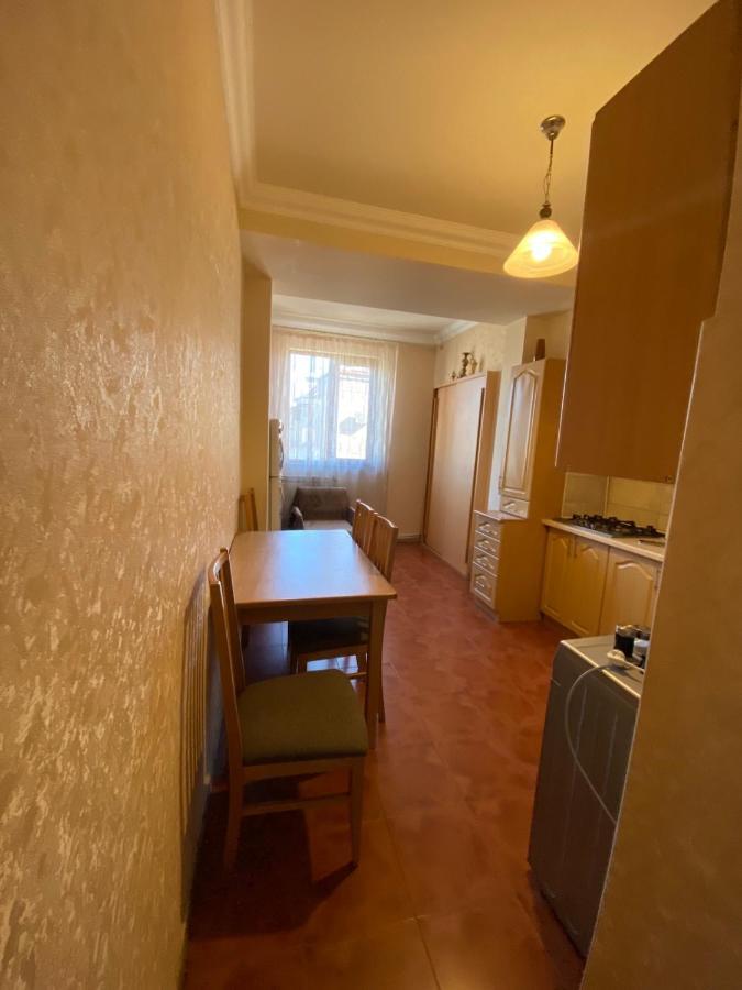 יירבאן Large Cozy Apartment On Beginning Of Komitas Ave מראה חיצוני תמונה